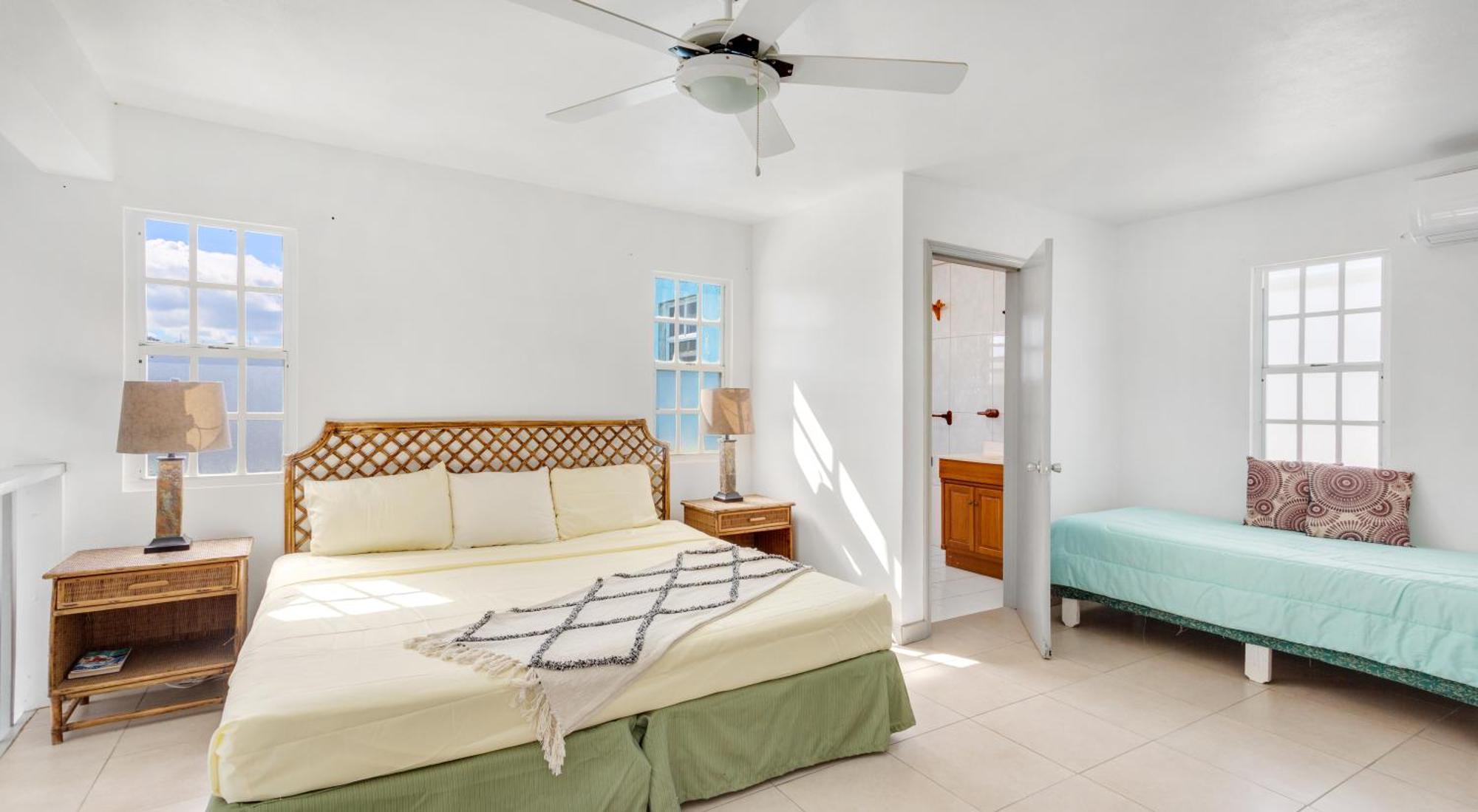 Edwards Guesthouse Sandy Ground Village Ngoại thất bức ảnh