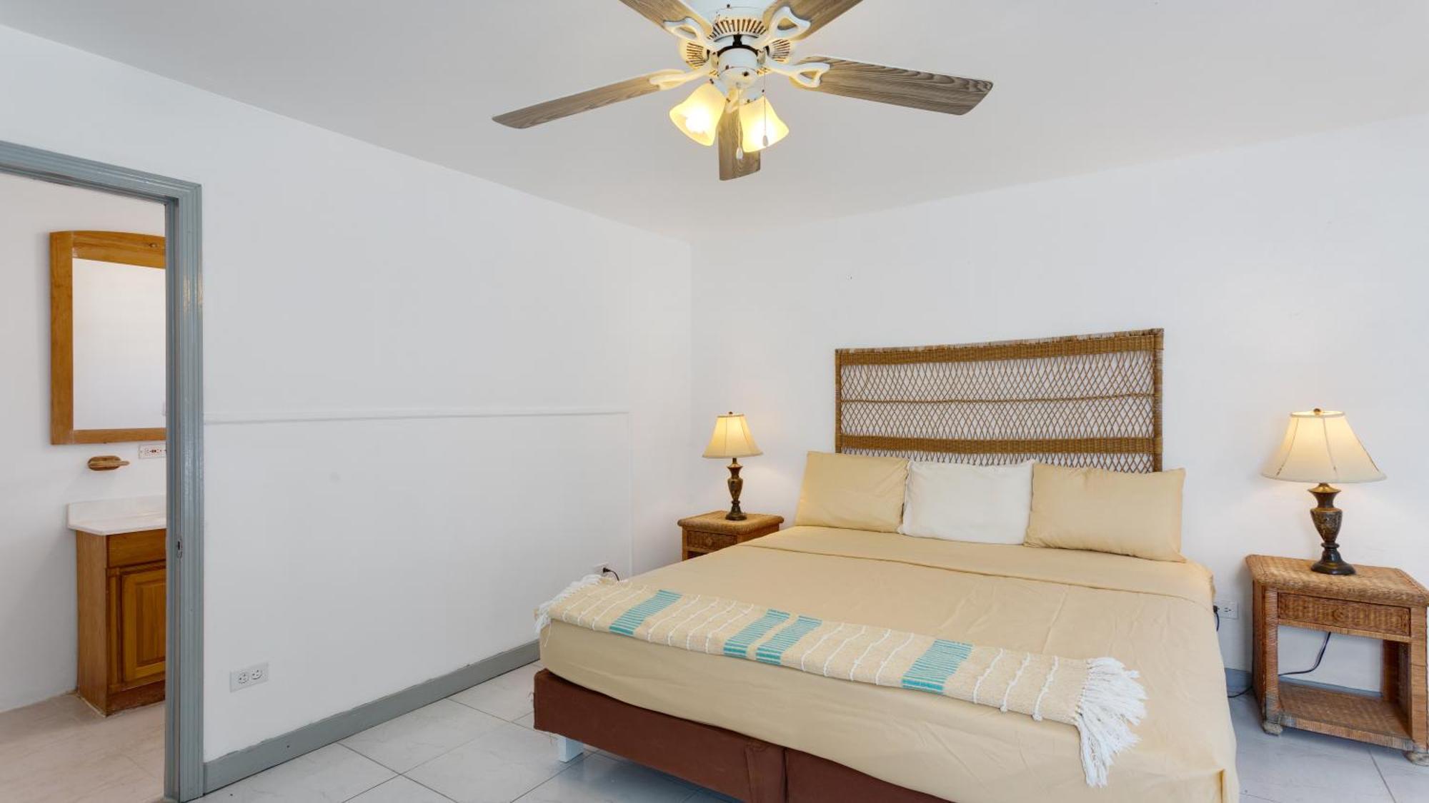 Edwards Guesthouse Sandy Ground Village Ngoại thất bức ảnh