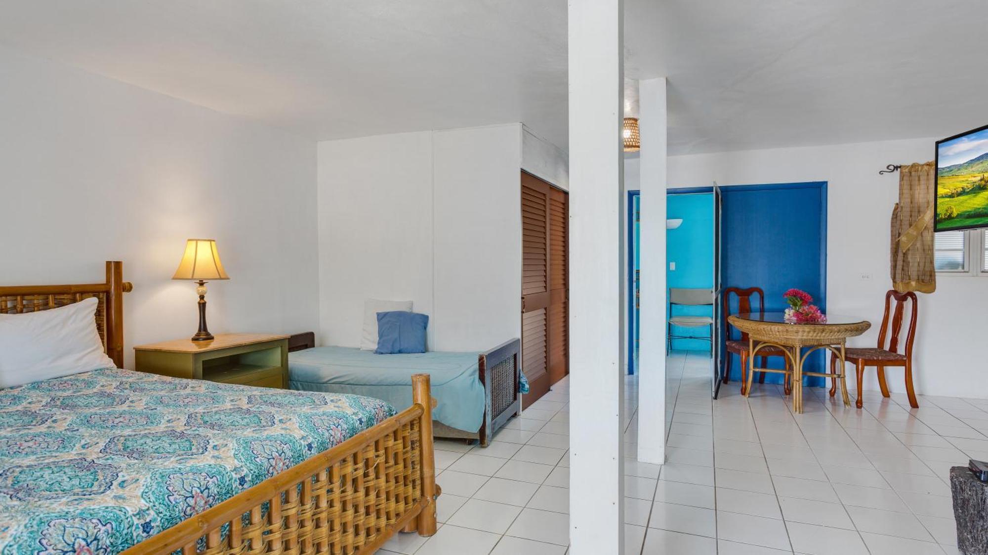 Edwards Guesthouse Sandy Ground Village Ngoại thất bức ảnh
