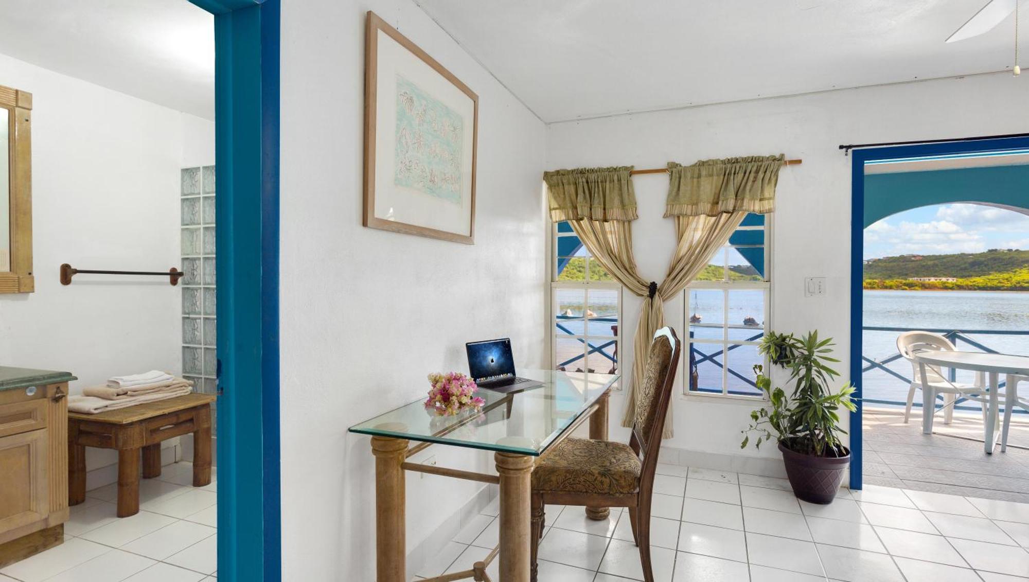 Edwards Guesthouse Sandy Ground Village Ngoại thất bức ảnh