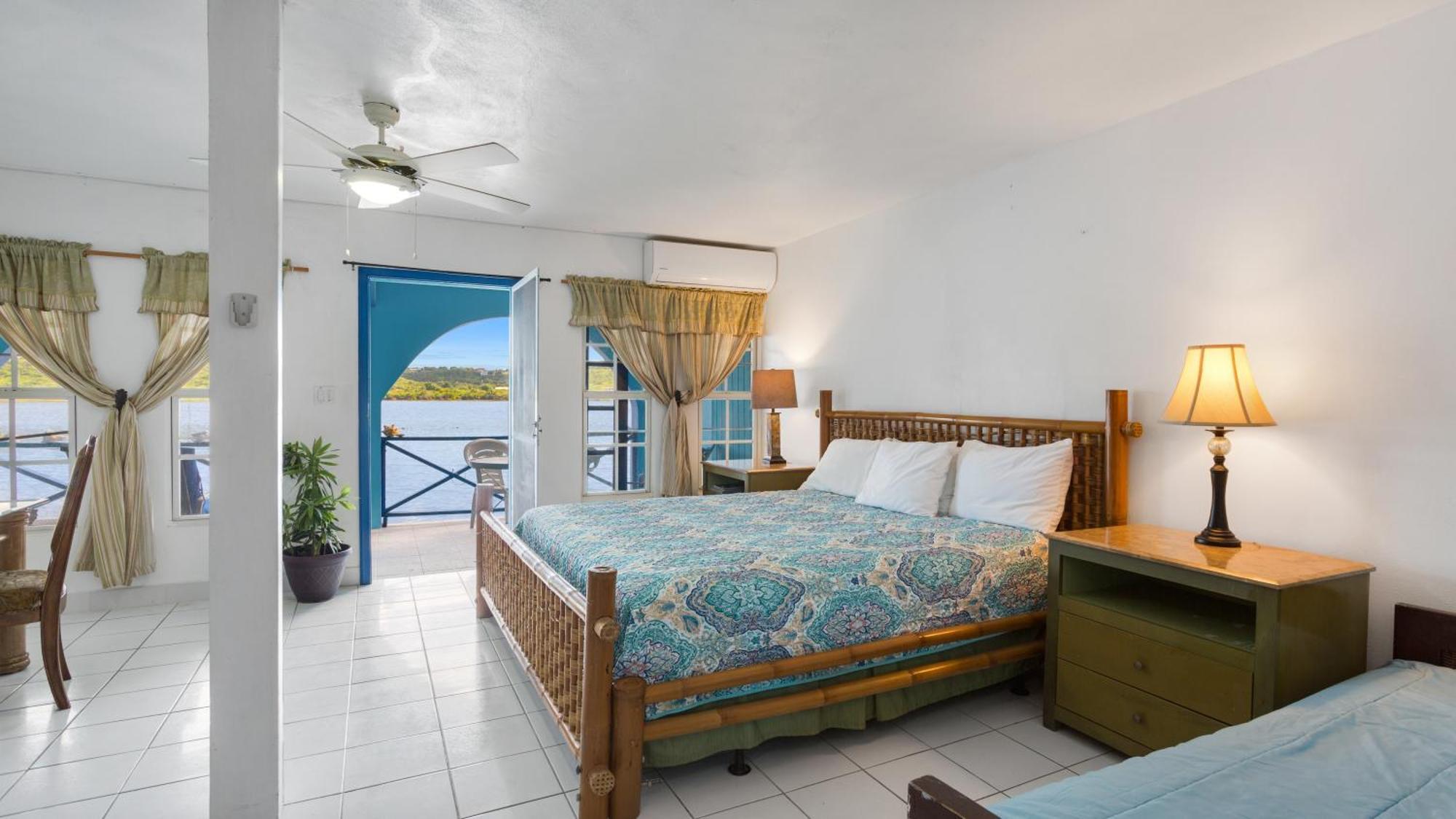 Edwards Guesthouse Sandy Ground Village Ngoại thất bức ảnh