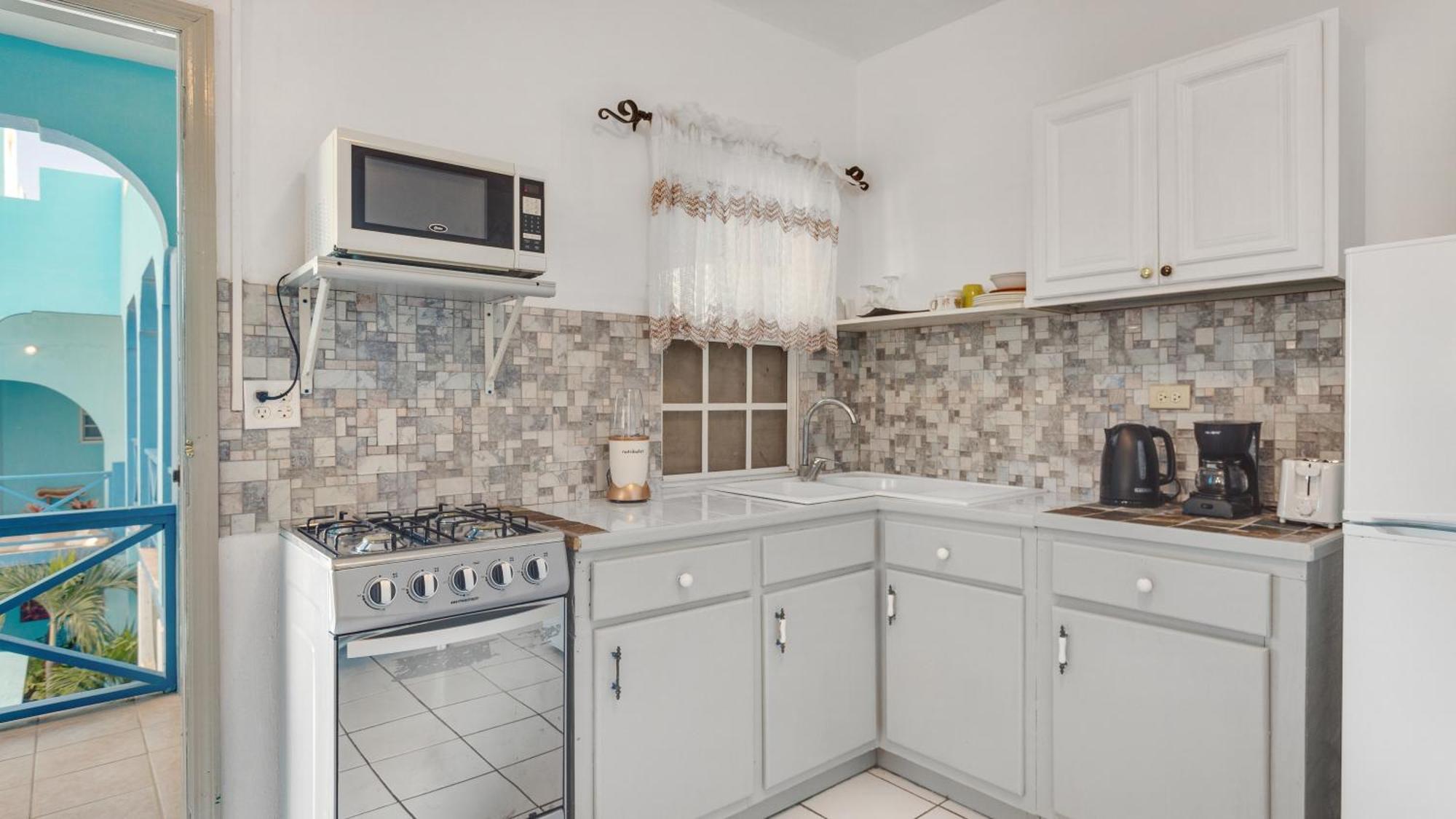 Edwards Guesthouse Sandy Ground Village Ngoại thất bức ảnh